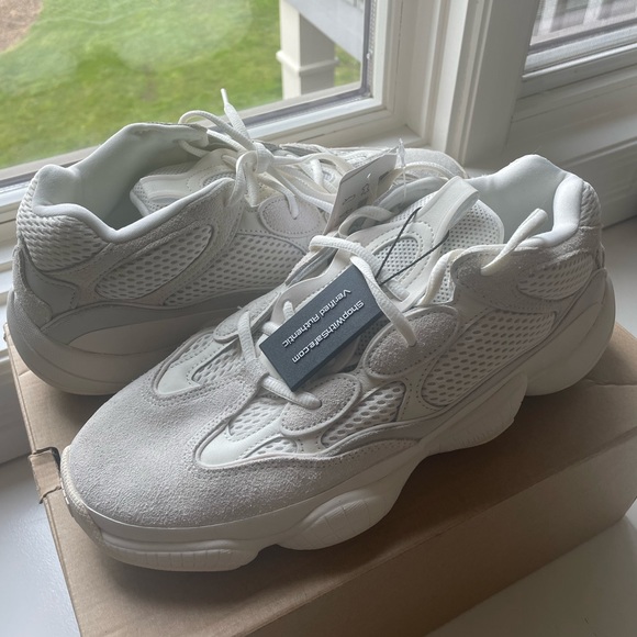Men’s Yeezy 500 in Bone White Colourway - Picture 2 of 6